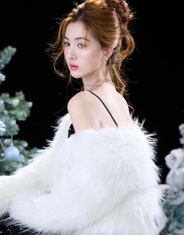 Vợ kém 17 tuổi của Hồ Quang Hiếu đẹp mặn mà chụp ảnh dưới nước-1