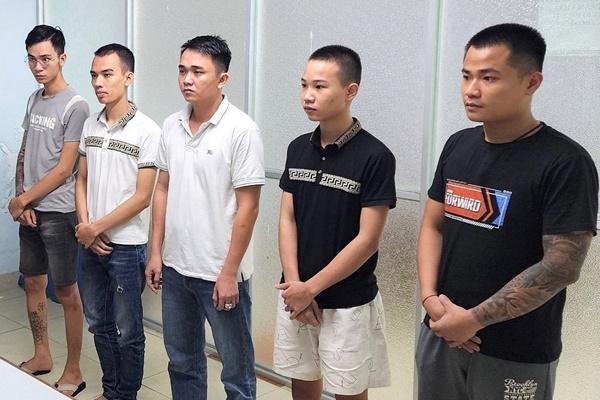 Lập hội mang dao phóng lợn dài hơn 3m đâm người vô cớ-2