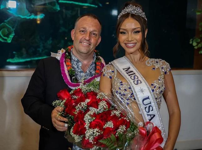 Người đẹp gốc Việt trong lễ đăng quang Hoa hậu Mỹ-2