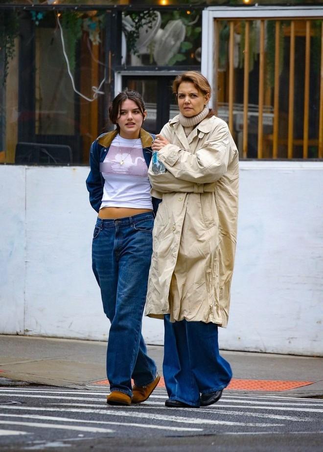 Suri Cruise lần đầu lộ diện sau ồn ào bỏ họ bố, đến diện mạo cũng thay đổi-3