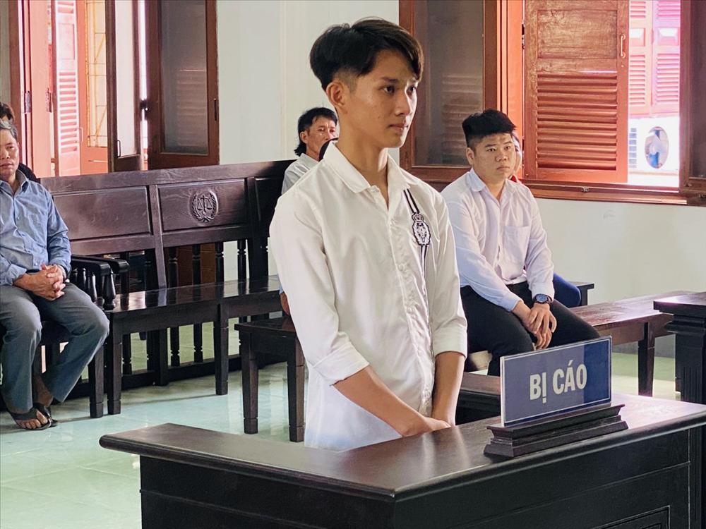 Đâm bạn học thủng phổi, thiếu niên 16 tuổi nhận án tù-1