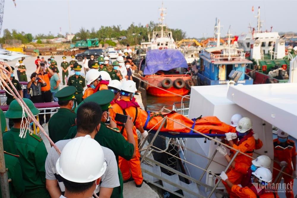 Khởi tố vụ chìm sà lan khiến 9 người chết và mất tích ở Quảng Ngãi-1