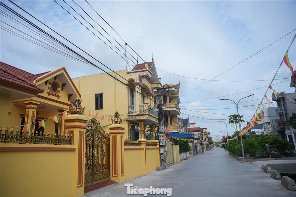 Ngôi làng tỷ phú nức tiếng tại Nam Định: Toàn dinh thự, lâu đài và tàu trăm tỷ xuôi ngược khắp muôn nơi-12