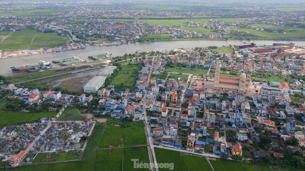 Ngôi làng tỷ phú nức tiếng tại Nam Định: Toàn dinh thự, lâu đài và tàu trăm tỷ xuôi ngược khắp muôn nơi-14