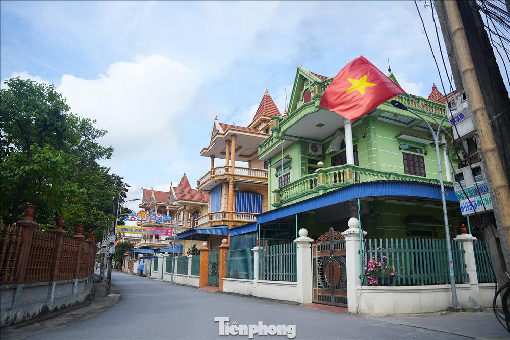 Ngôi làng tỷ phú nức tiếng tại Nam Định: Toàn dinh thự, lâu đài và tàu trăm tỷ xuôi ngược khắp muôn nơi-4
