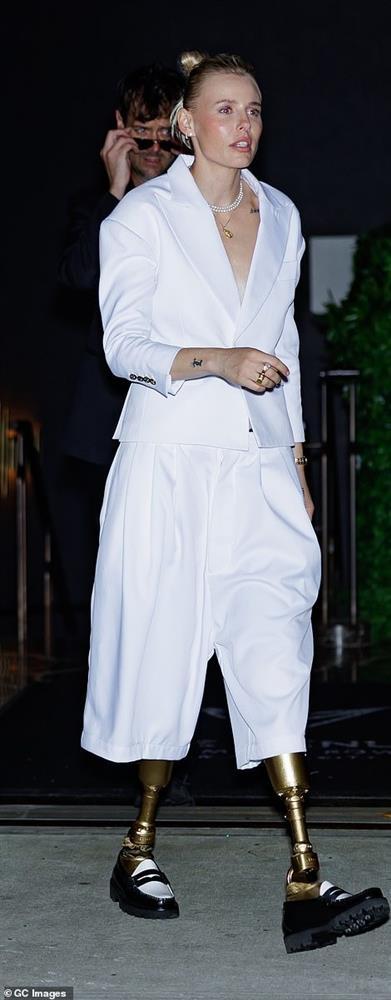 Màn khoe thân gây sốc trên thảm đỏ-29