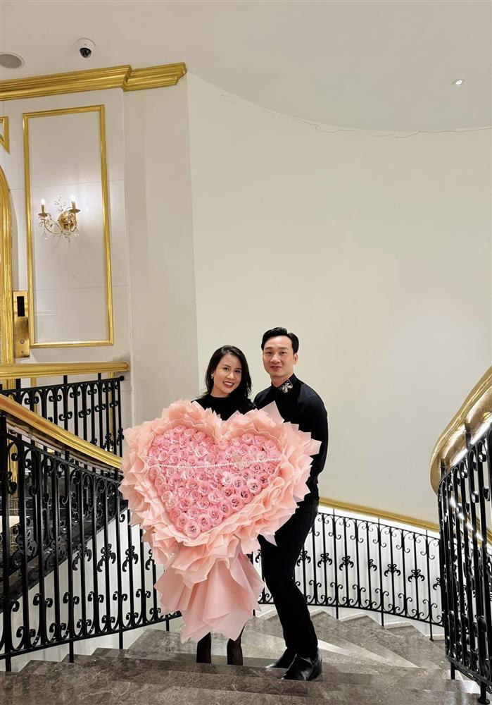Hôn nhân hạnh phúc của MC Thành Trung và vợ cựu tiếp viên hàng không-6