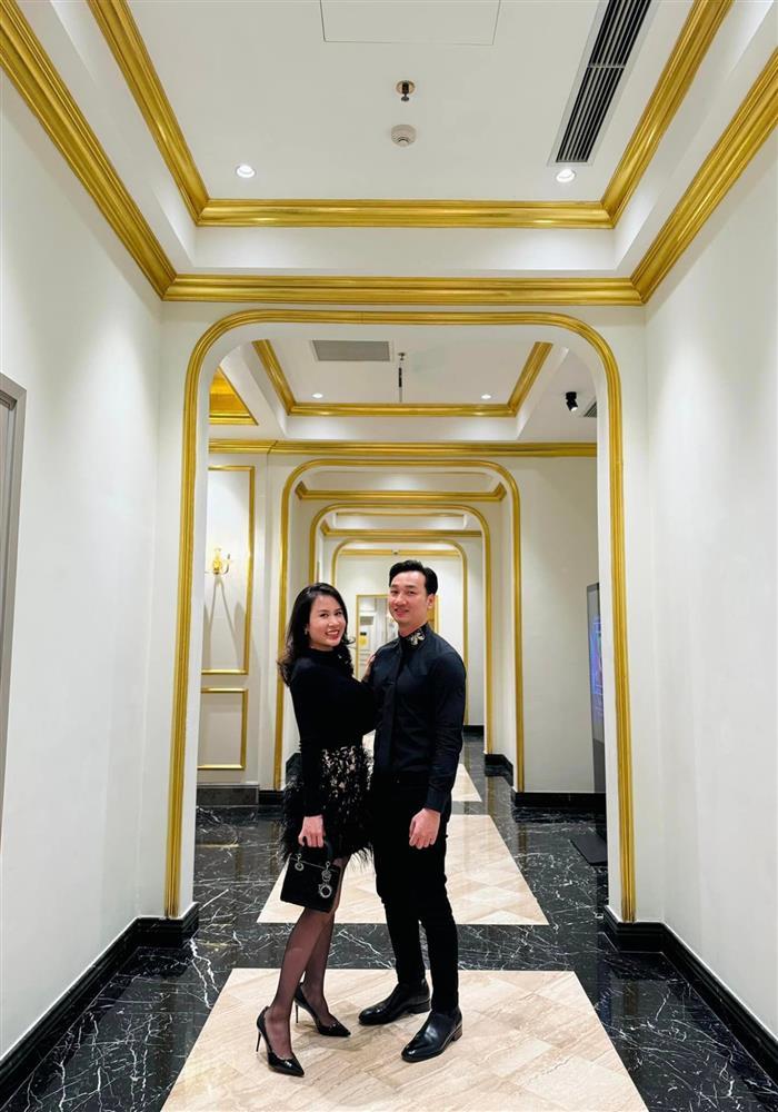 Hôn nhân hạnh phúc của MC Thành Trung và vợ cựu tiếp viên hàng không-7