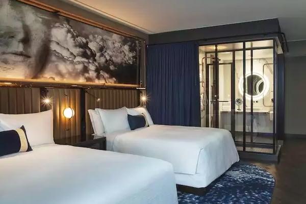 Khách sạn hoang dã bậc nhất thế giới: Nằm trên cây cầu treo hơn trăm tuổi, giá phòng lên tới hơn 32 triệu đồng/đêm-3