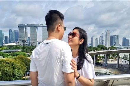 Người đẹp Tây Đô' Việt Trinh lên tiếng sau hành động 'ôm hôn con trai tuổi thiếu niên' ở nơi công cộng