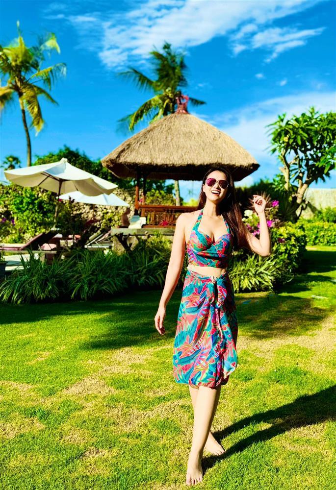 Nữ diễn viên giàu nhất miền Bắc U40 đẹp nóng bỏng nhờ tắm khoáng nóng, xông hơi-4