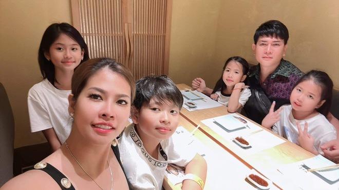 Sao nam Vbiz vừa nhập viện cấp cứu đã lại chạy show suốt 12 tiếng, nghe lí do lại càng xót xa-6