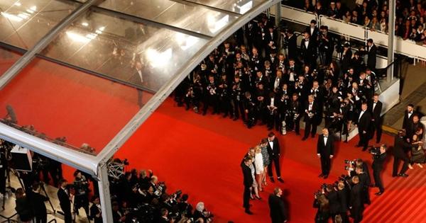 Phẫn nộ vấn nạn mại dâm ở LHP Cannes: Gọi gái dễ hơn order pizza, sao hạng B, C trà trộn vào thảm đỏ tìm cơ hội đổi đời-14