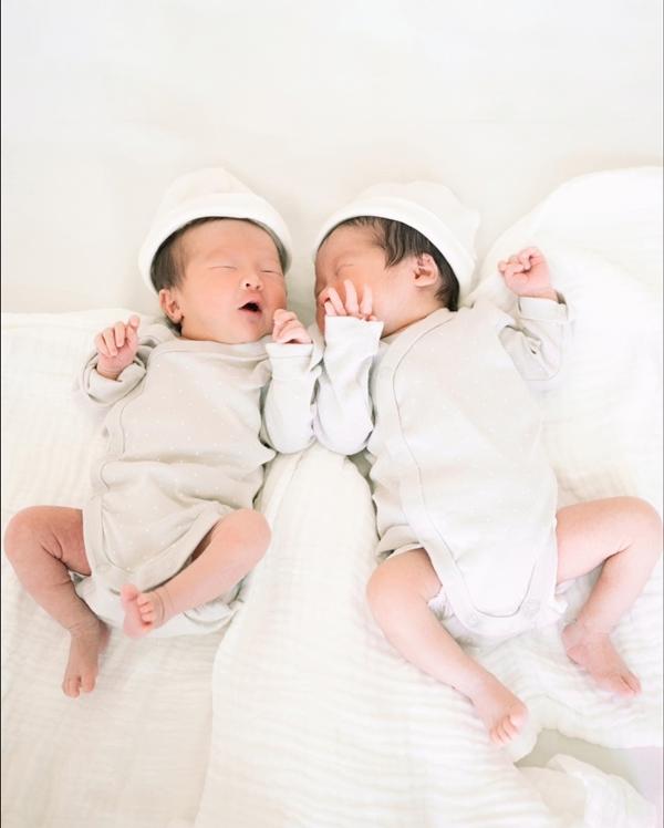 Vẫn giữ kín danh tính chồng ngoại quốc, Sam hé lộ thói quen bất đắc dĩ phải đổi khi đón cặp song sinh-2