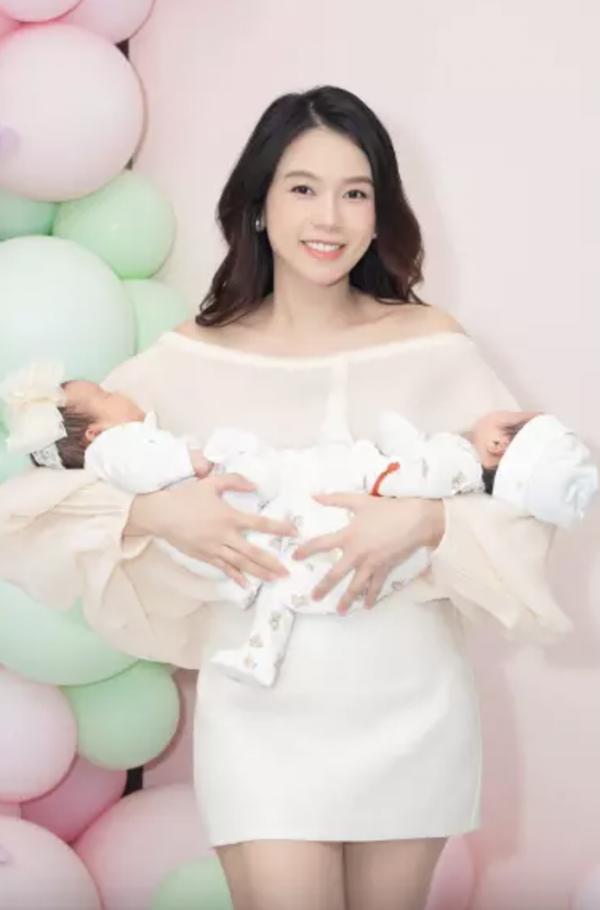 Vẫn giữ kín danh tính chồng ngoại quốc, Sam hé lộ thói quen bất đắc dĩ phải đổi khi đón cặp song sinh-4