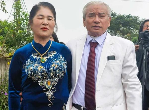 Những cặp đôi yêu sâu sắc ở tuổi xế chiều, làm đám cưới khiến bao người xúc động-2