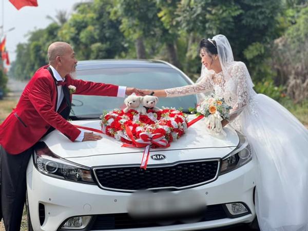 Những cặp đôi yêu sâu sắc ở tuổi xế chiều, làm đám cưới khiến bao người xúc động-4