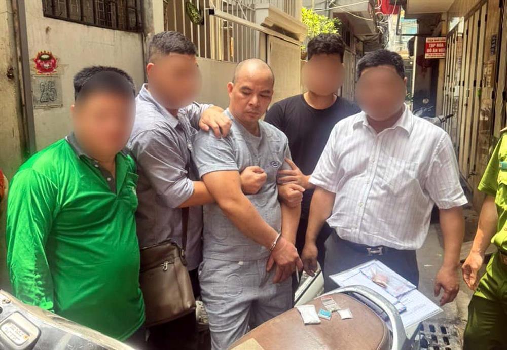 Thai phụ 8 tháng bị bắt quả tang đang sử dụng ma tuý ở Hà Nội-1