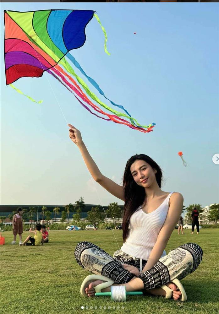 Thùy Tiên diện quần short khoe đôi chân thon, giải nhiệt mùa hè-4