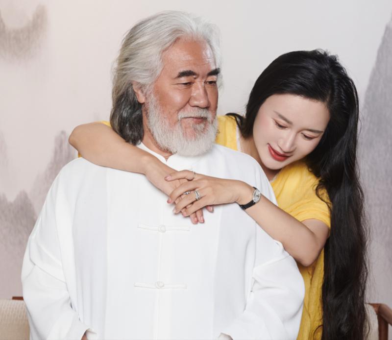 Trùm phim kiếm hiệp Trương Kỷ Trung đón người con thứ 5 ở tuổi 73-2