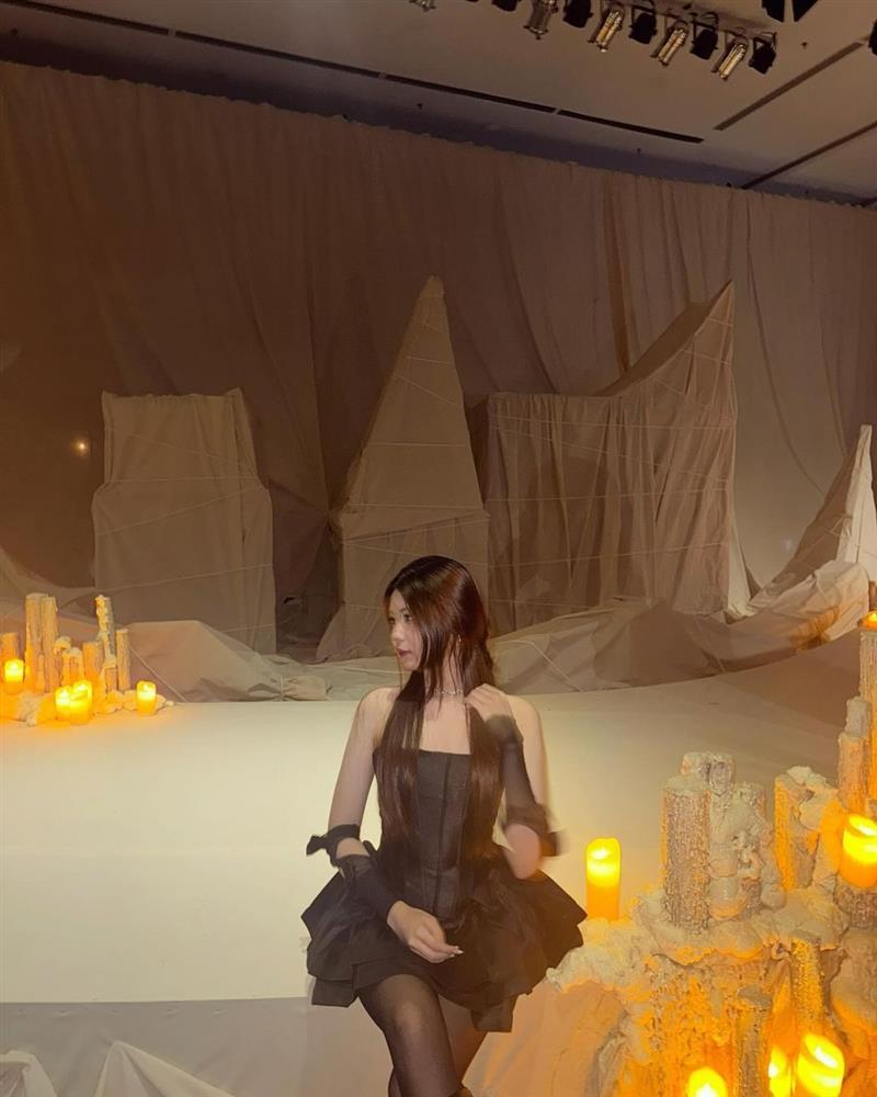 Ái nữ nhà Quyền Linh chiếm spotlight với vẻ ma mị khác lạ-5