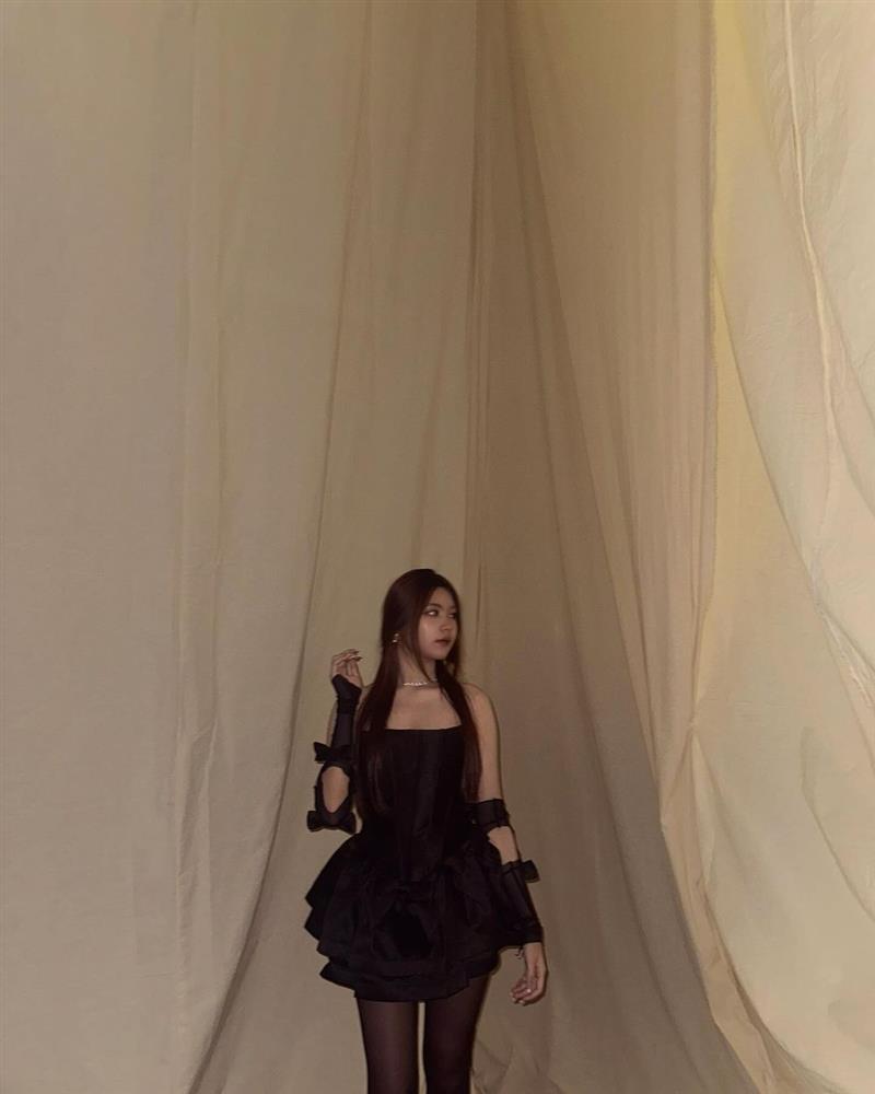 Ái nữ nhà Quyền Linh chiếm spotlight với vẻ ma mị khác lạ-7