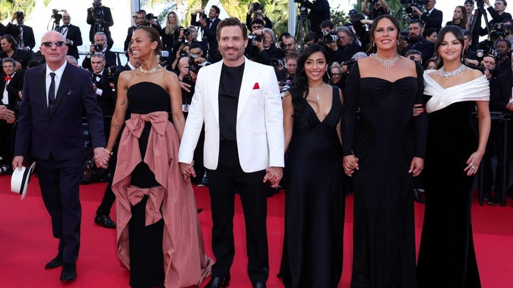 Selena Gomez khóc khi phim Emilia Pérez được vỗ tay 9 phút tại Cannes-2