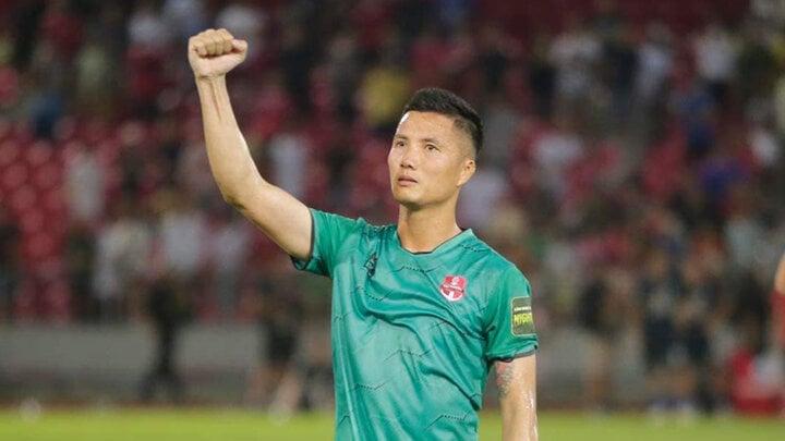 Bị mất trí nhớ tạm thời, thủ môn tuyển Việt Nam trấn an người hâm mộ-1