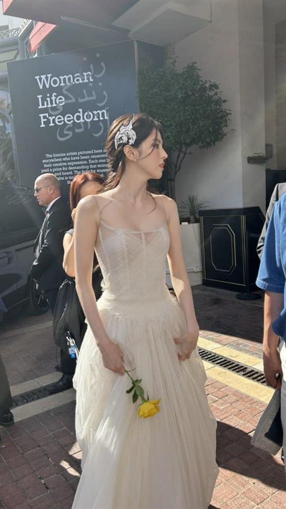 Mỹ nhân Kbiz đại chiến Cannes: Han So Hee như Bạch Tuyết phát sáng, Yoona diện váy hồng gây tranh cãi-9