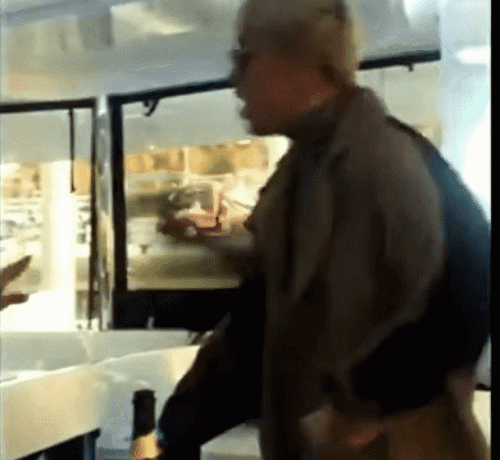 Phẫn nộ clip Seungri lôi kéo phụ nữ, còn suýt ra tay tác động vật lý trong bữa tiệc-2