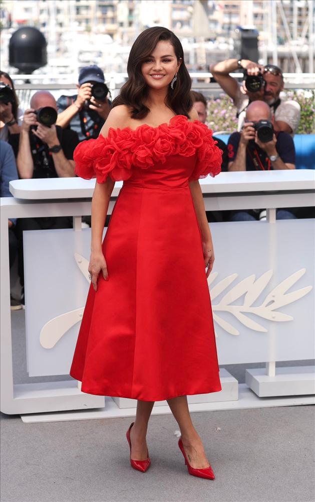 Cannes ngày 6: Váy cúp ngực, xuyên thấu ngập tràn thảm đỏ-2