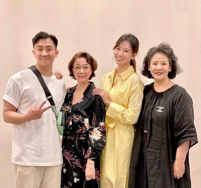Hari Won lộ diện sau khi đột ngột vắng mặt trong buổi đi ăn cùng gia đình Trấn Thành-11