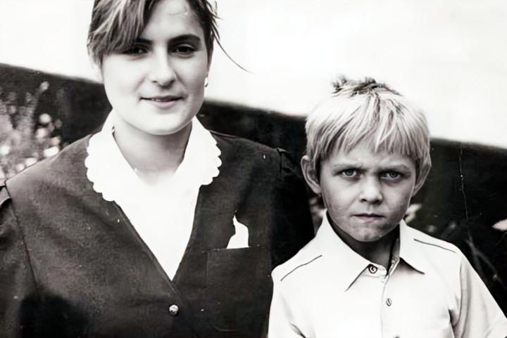 Độc cô cầu bại bỏ bóng đá học đấu võ, đi lính trở về vẫn không có đối thủ-1