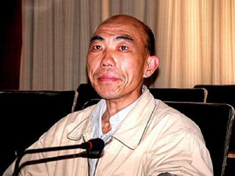 Mua chiếc áo vest màu xanh, người đàn ông chịu cay đắng suốt 13 năm-1