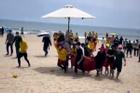 Tìm thấy thi thể nam thanh niên vụ 9 người bị sóng biển cuốn ở Đà Nẵng