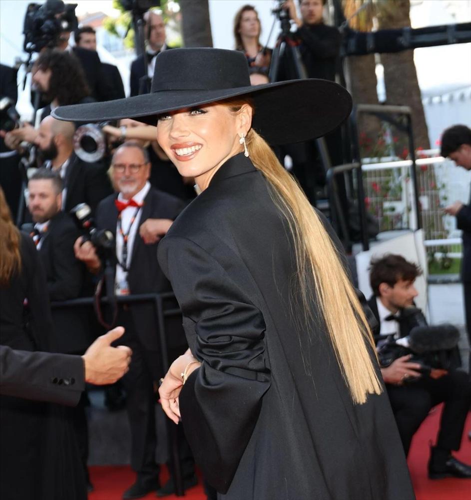 Dàn hoa hậu đi thảm đỏ Cannes: người được khen, người bị chê-7