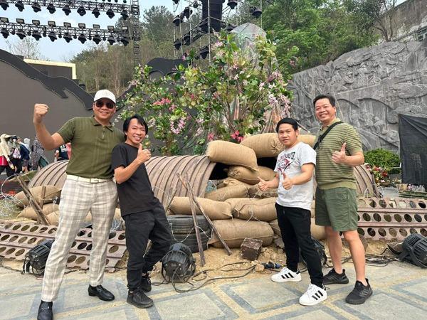 Nam nghệ sĩ điển trai nổi tiếng trong làng nhạc đỏ có đời thực hạnh phúc bên vợ con-4