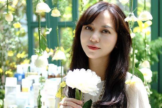 CEO bị tố 'làm màu' khi quyên góp hơn 25 tỷ: Từ cô bé nghèo Đắk Lắk, tốt nghiệp xuất sắc ĐH Mỹ, sở hữu cơ ngơi 600m2 giá chục tỷ