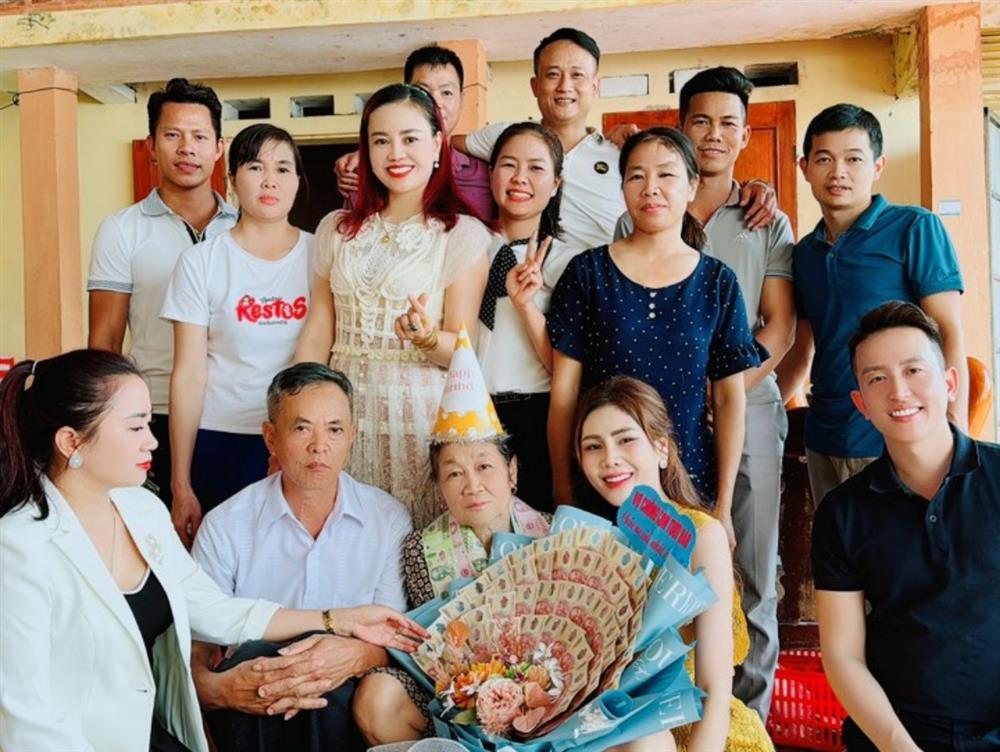 7 chàng rể vàng mười, phụ việc đồng áng, thay nhau chăm sóc bố vợ-4