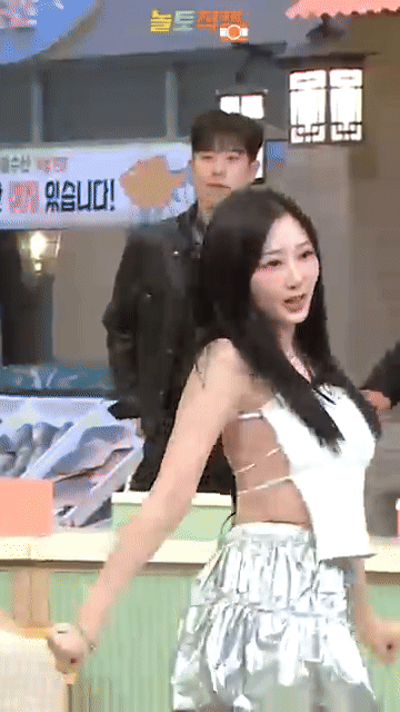 Để Giselle (aespa) mặc áo dây hớ hênh, SM Entertainment nhận cơn mưa phẫn nộ-3