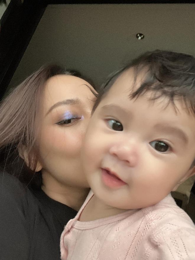 Bảo Anh xả kho thêm loạt ảnh cực yêu của con gái, 6 tháng tuổi đã tạo dáng chuyên nghiệp thế này-1