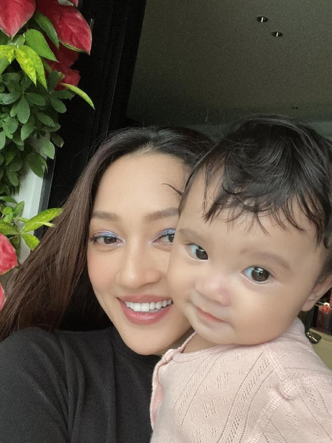Bảo Anh xả kho thêm loạt ảnh cực yêu của con gái, 6 tháng tuổi đã tạo dáng chuyên nghiệp thế này-2