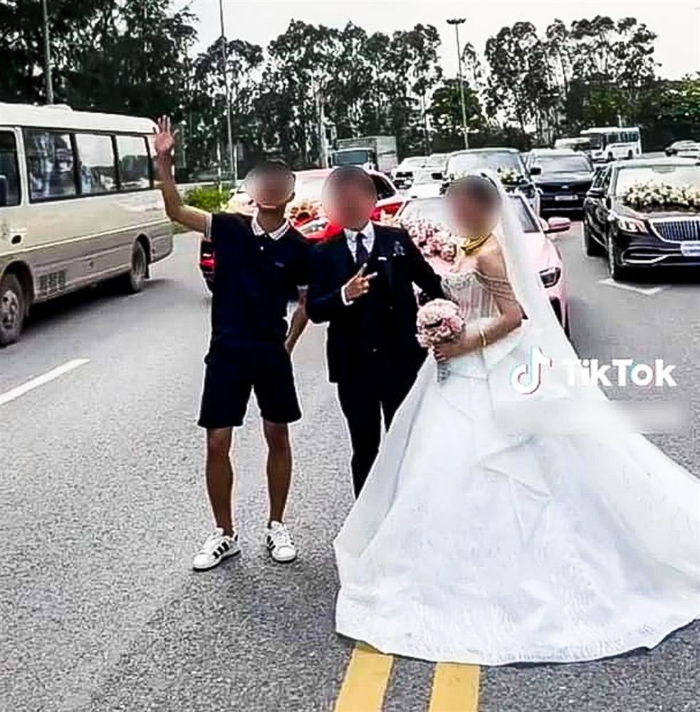 Giá phải trả cho những khoảnh khắc tự sướng giữa đường-3