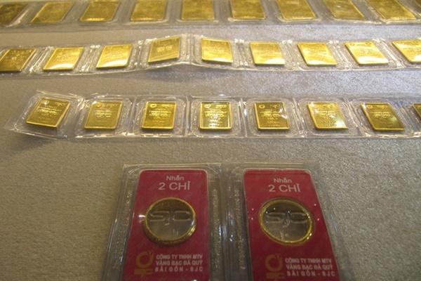 Giá vàng miếng SJC rơi thẳng đứng-2