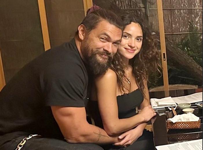 Sao Aquaman công khai hẹn hò nữ diễn viên kém 13 tuổi-1