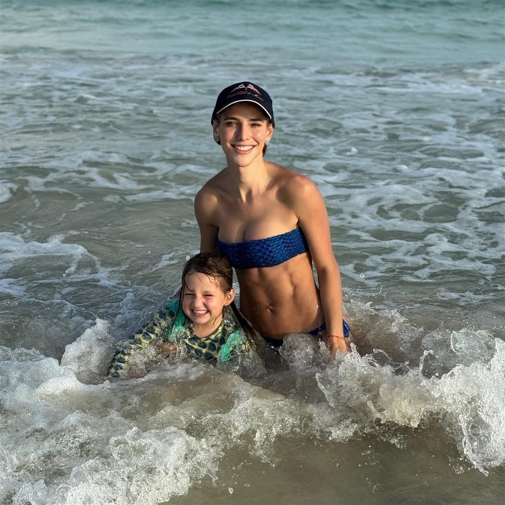 Đệ nhất phu nhân Ecuador tập gym để sở hữu cơ bụng 8 múi, thân hình chuẩn mẫu-3