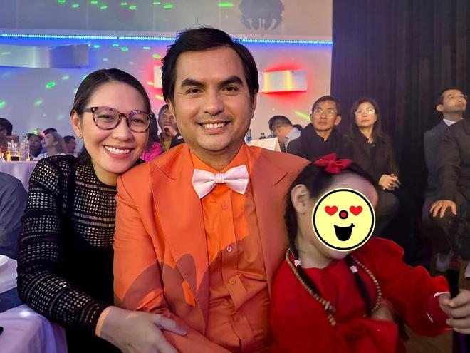 Lễ viếng diễn viên Đức Tiến tại Việt Nam: Nghệ sĩ có mặt từ sớm, mẹ ruột không cầm được nước mắt-13