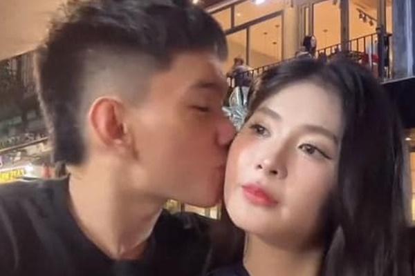 Quỳnh Alee khoe ảnh đọ dáng, bị gái lạ chiếm sóng ngay trên sân nhà-5