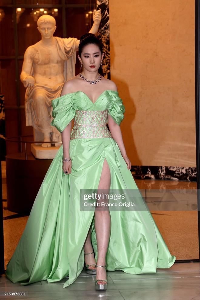 Khung hình quyền lực nhất thế giới: Thư Kỳ, Lưu Diệc Phi sánh vai cùng 2 đại mỹ nhân Hollywood-5