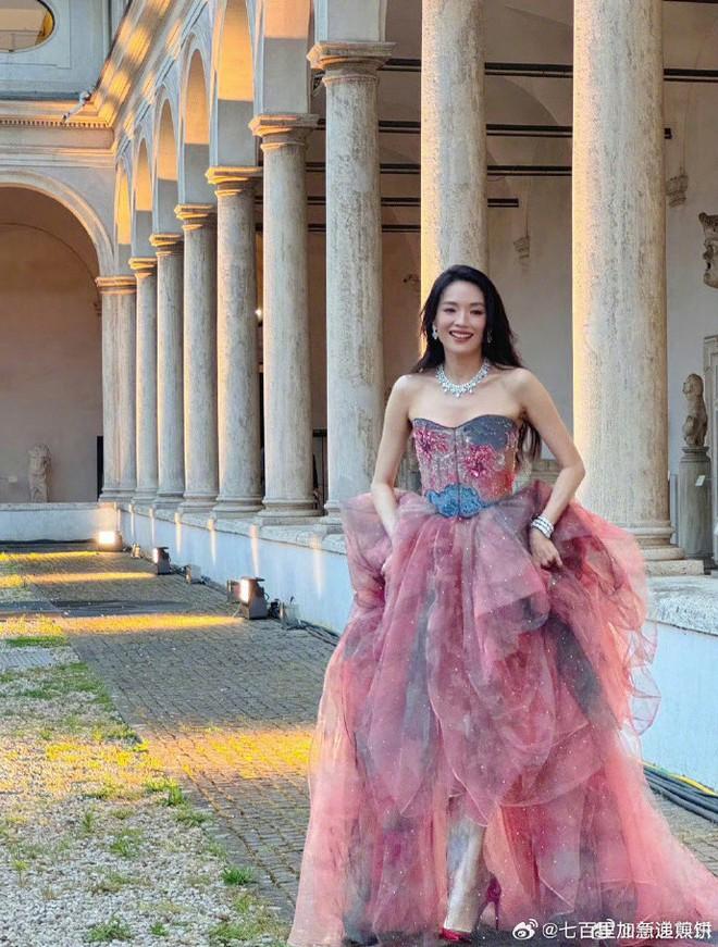 Khung hình quyền lực nhất thế giới: Thư Kỳ, Lưu Diệc Phi sánh vai cùng 2 đại mỹ nhân Hollywood-6